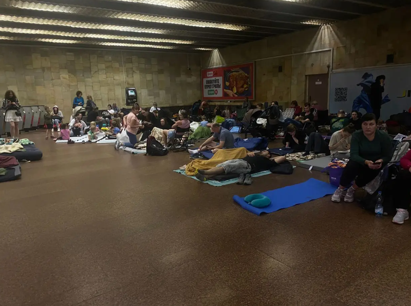 Kiev rực lửa trong đêm Hơn 13 vụ nổ sau đợt tấn công ồ ạt bằng tên lửa và UAV 2.png