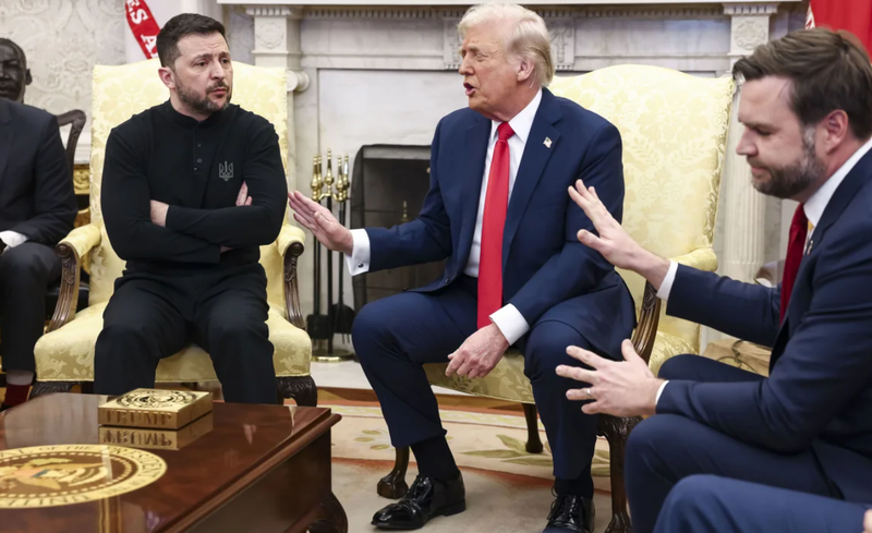 Tổng thống Ukraine Volodymyr Zelensky phát biểu trước ống kính máy quay với Tổng thống Mỹ Donald Trump và Phó Tổng thống J.D. Vance tại Phòng Bầu dục vào ngày 28/2. Ảnh: EPA.