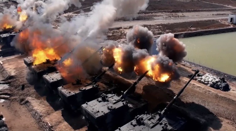 Pháo tự hành 152 mm của Triều Tiên trong một cuộc tập trận. Ảnh: KCNA.