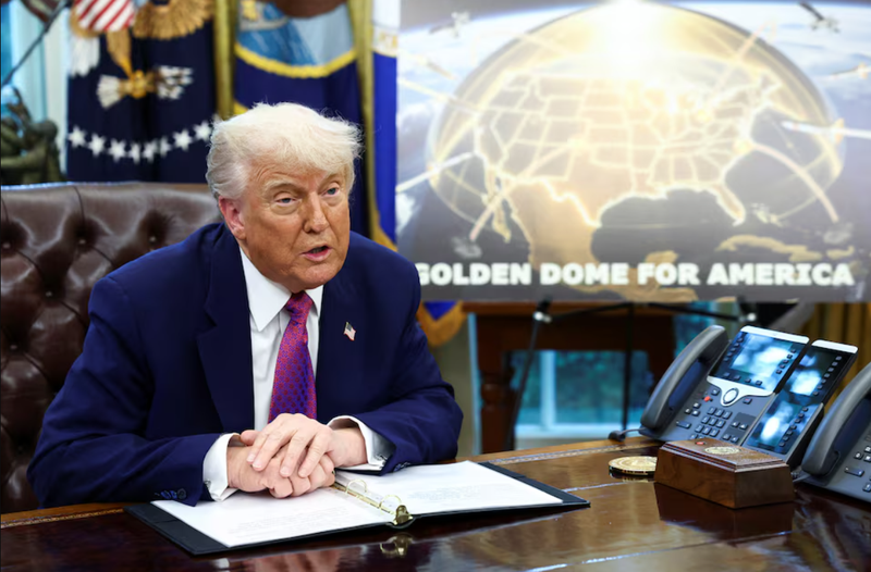 Tổng thống Mỹ Donald Trump đưa ra thông báo về lá chắn phòng thủ tên lửa Golden Dome tại Phòng Bầu dục của Nhà Trắng ở Washington, D.C., Mỹ ngày 20/5. Ảnh: Reuters.
