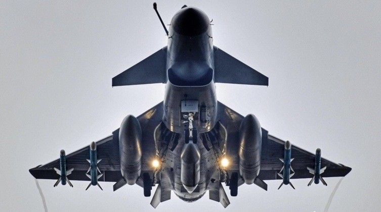 Iran trước ngã rẽ Su-35 Nga hay J-10C Trung Quốc sẽ giúp Tehran làm chủ bầu trời 4.jpeg