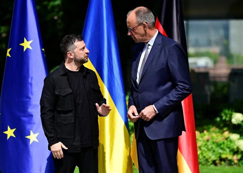 Tổng thống Ukraine Volodymyr Zelensky và Thủ tướng Đức Friedrich Merz tại Berlin hôm 13/8. Ảnh: NYTimes.