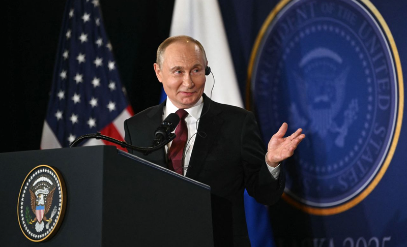 Tổng thống Nga Vladimir Putin tại cuộc họp báo chung với Tổng thống Mỹ Donald Trump. Ảnh: AFP.