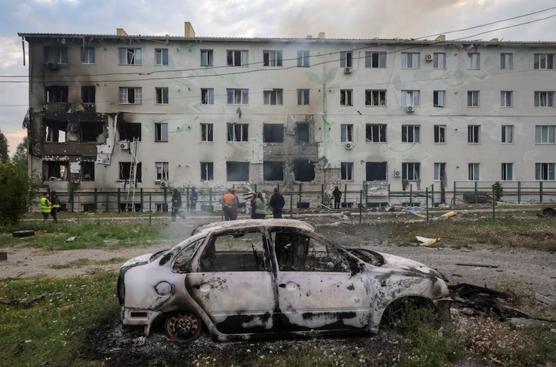 Địa điểm tòa nhà chung cư bị máy bay không người lái tấn công tại Kharkov, Ukraine ngày 18/8. Ảnh: Reuters.