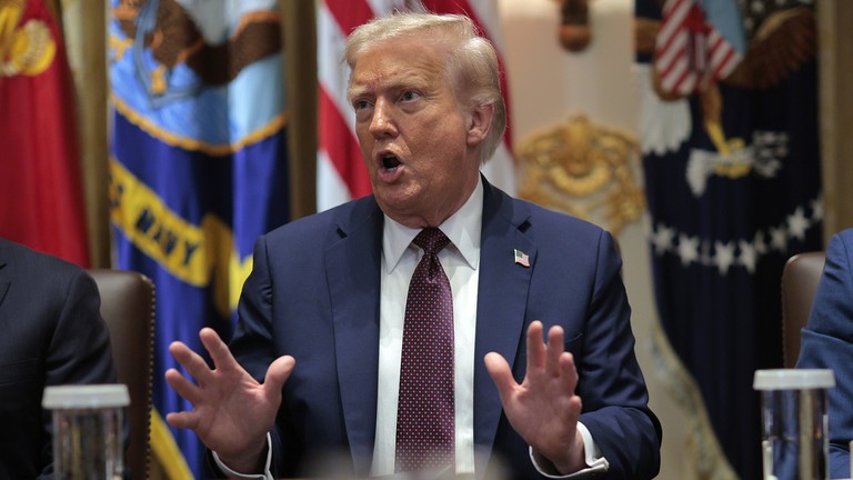 Tổng thống Mỹ Donald Trump tại cuộc họp nội các ở Nhà Trắng, Washington, DC, ngày 26/8. Ảnh: Getty.