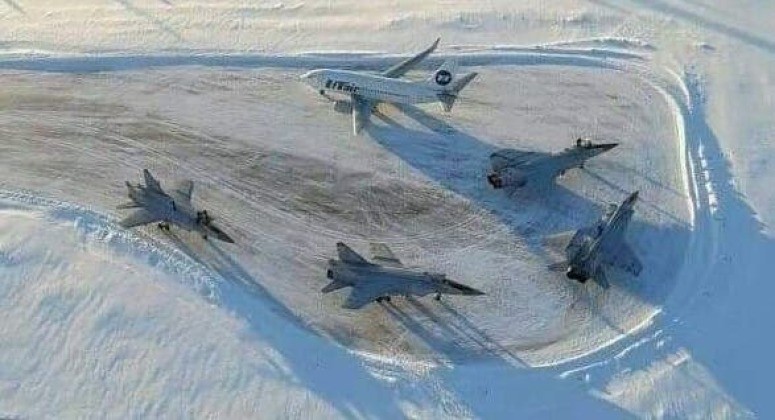 Tàu Đô đốc Nakhimov và MiG-31 Bộ đôi lá chắn thép giúp Nga chiếm ưu thế ở Bắc Cực 5.jpg