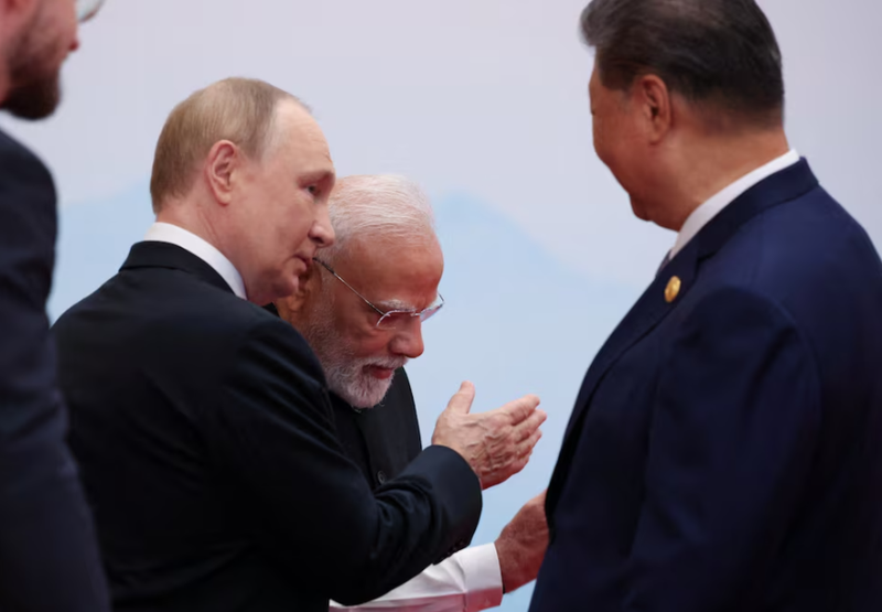 Chủ tịch Trung Quốc Tập Cận Bình, Thủ tướng Ấn Độ Narendra Modi và Tổng thống Nga Vladimir Putin trong cuộc họp tại hội nghị thượng đỉnh Tổ chức Hợp tác Thượng Hải (SCO) ở Thiên Tân, Trung Quốc, ngày 1/9. Ảnh: Reuters.