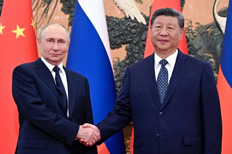 Tổng thống Nga Vladimir Putin và Chủ tịch Trung Quốc Tập Cận Bình trước cuộc gặp tại Bắc Kinh hôm 2/9. Ảnh: Reuters.