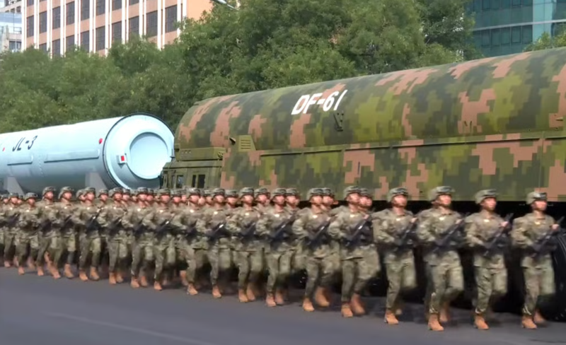 Duyet binh Trung Quốc 2.png