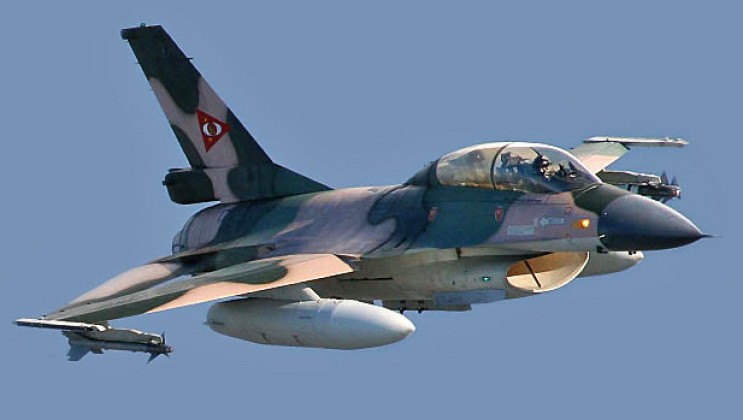 Một chiếc F-16B của Không quân Venezuela. Ảnh: MW.