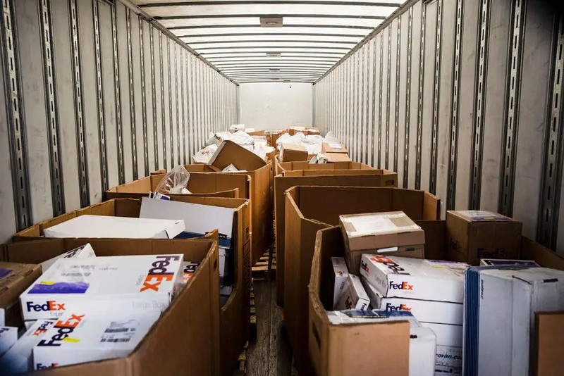 Ông Trump chơi nước cờ sốc với thị thực H-1B Giấc mơ Mỹ của nhiều người sụp đổ 2.jpg