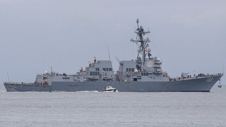 Một tàu khu trục tên lửa của Hải quân Mỹ đang trên đường đến vùng Caribe trong bối cảnh căng thẳng với Venezuela. Ảnh: Getty.
