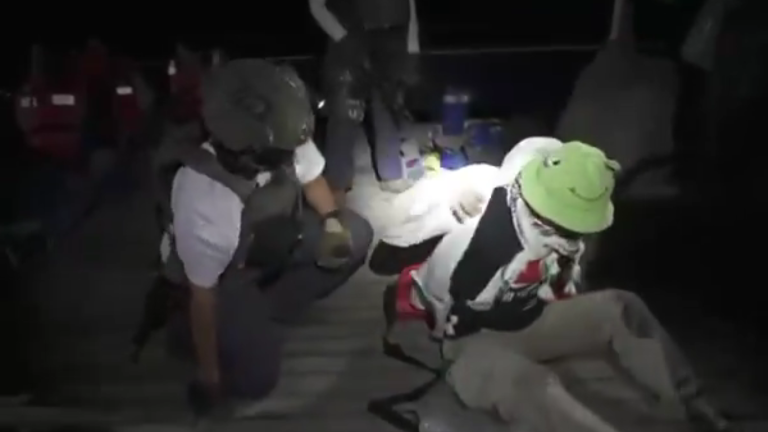 Các thủy thủ Israel lên thuyền ngoài khơi Dải Gaza vào ngày 1/10. Ảnh: Getty.