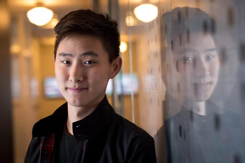 Alexandr Wang cho biết: “Khi máy tính cá nhân lần đầu tiên xuất hiện, những người dành nhiều thời gian sử dụng và lớn lên cùng nó nhất sẽ có lợi thế to lớn trong nền kinh tế tương lai”. Ảnh: Bloomberg.