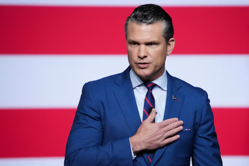 Bộ trưởng Chiến tranh Mỹ Pete Hegseth phát biểu với các nhà lãnh đạo quân sự cấp cao tại Căn cứ Thủy quân Lục chiến Quantico, Virginia, Mỹ ngày 30/9. Ảnh: Reuters.