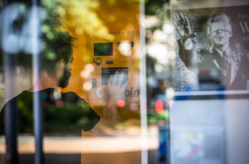 Lời đe dọa tăng thuế quan đối với Trung Quốc của ông Trump đã kích hoạt đợt bán tháo tiền mã hóa lớn nhất trong lịch sử, theo nền tảng phân tích dữ liệu CoinGlass. Ảnh: Getty.