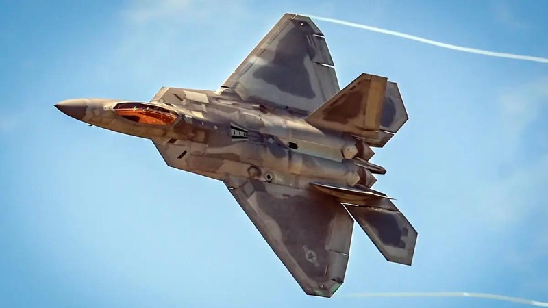 Một chiếc F-22 Raptor của Không quân Mỹ trong quá trình bay. Ảnh: US Air Force.