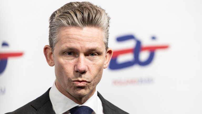 Bộ trưởng Quốc phòng Thụy Điển Pal Jonson tại Warsaw, Ba Lan, ngày 3/4. Ảnh: Getty.