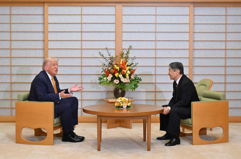 Tổng thống Mỹ Donald Trump gặp Nhật hoàng Naruhito tại Cung điện Hoàng gia ở Tokyo, Nhật Bản ngày 27/10. Ảnh: Reuters.