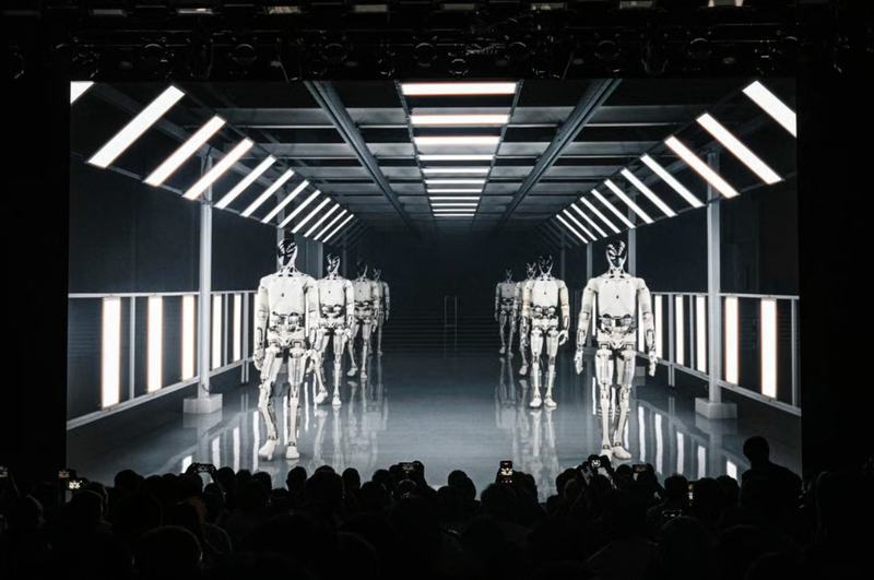 Rạch lưng robot để chứng minh không có người thật bên trong, CEO Xpeng gây sốc.png