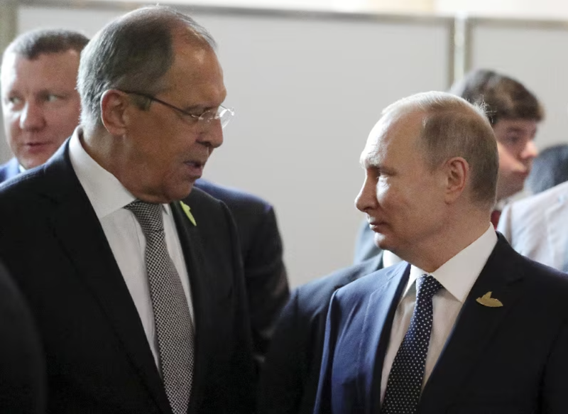 Ngoại trưởng Nga Sergei Lavrov và Tổng thống Vladimir Putin. Ảnh: Reuters.