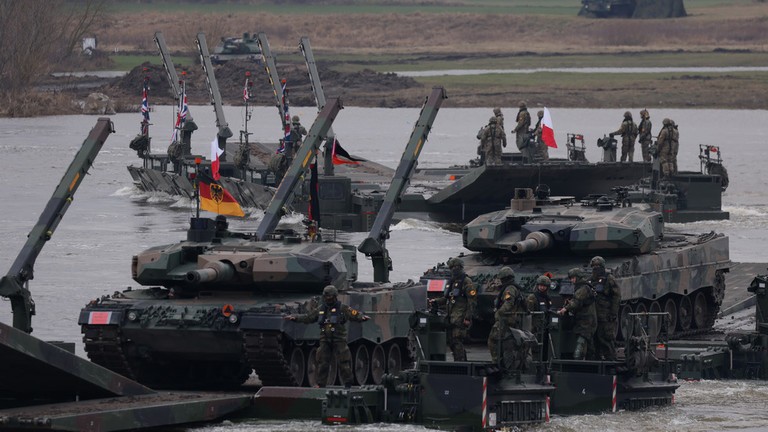 Xe tăng của NATO trong cuộc tập trận quân sự ở Ba Lan. Ảnh: Getty.