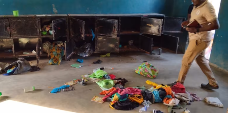 Cảnh tượng ở ký túc xá của trường Công giáo tại bang Niger, Nigeria, nơi học sinh bị bắt cóc. Ảnh: CAN.