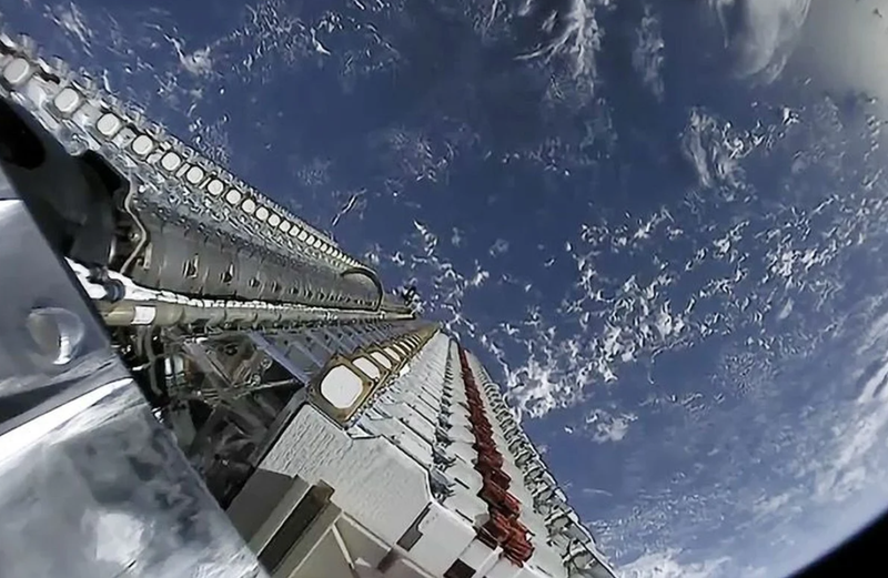 Các vệ tinh sẽ tạo thành một phần của chòm sao Starlink của SpaceX đang chờ được phóng vào quỹ đạo từ tên lửa Falcon 9 vào ngày 24/5. Ảnh: SpaceX.