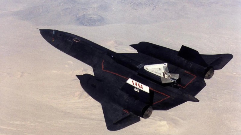 Một chiếc SR-71 của NASA đã hoàn thành thành công chuyến bay đầu tiên vào ngày 31/10/1997 trong khuôn khổ Thí nghiệm SR-71 Linear Aerospike (LASRE) của NASA/Rocketdyne/Lockheed Martin. Ảnh: IE.
