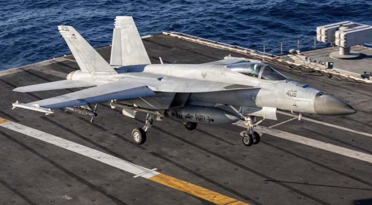 F-18EF Super Hornet mô phỏng tấn công Venezuela từ siêu tàu sân bay lớn nhất của Mỹ 2.png
