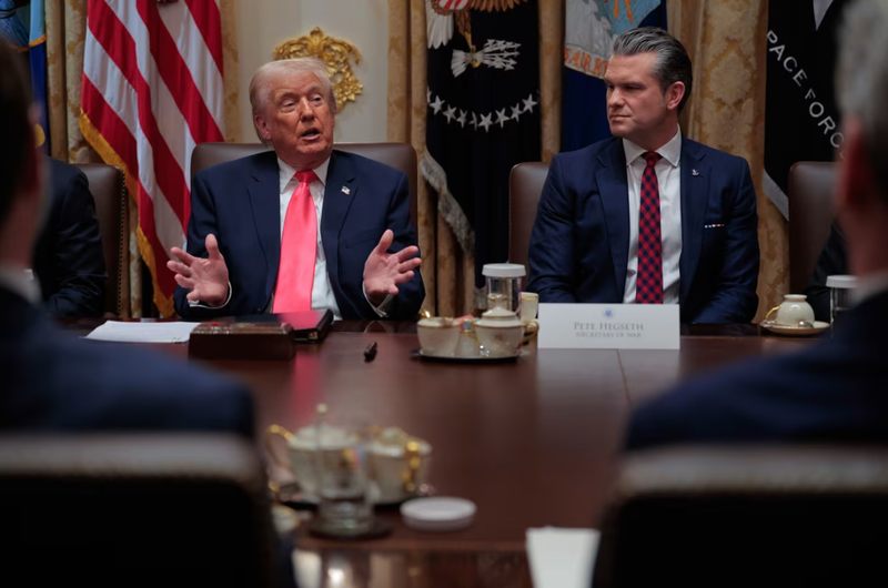 Thuyền nghi chở ma túy bị đánh hai lần Ông Trump và Bộ trưởng Chiến tranh nói không biết gì.png