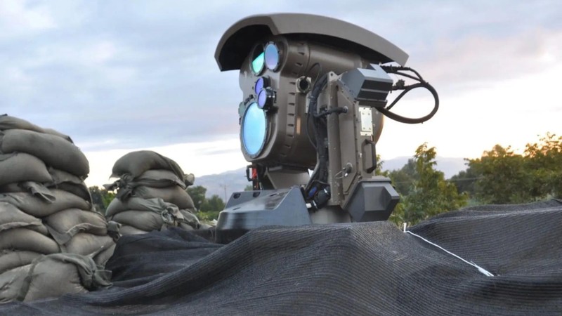 Tia laser công suất cao bắn hạ máy bay không người lái trong lần thử nghiệm chiến đấu đầu tiên. Ảnh: IE.