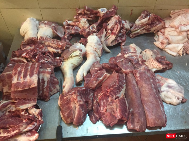 Lượng tiêu thụ mặt hàng thịt lợn tại các chợ truyền thống giảm 20-40% so với trước khi có dịch.