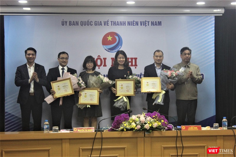 Kỷ niệm chương "Vì thế hệ trẻ" là sự tri ân của Trung ương Đoàn với những cá nhân có nhiều đóng góp trong công tác giáo dục thế hệ trẻ.