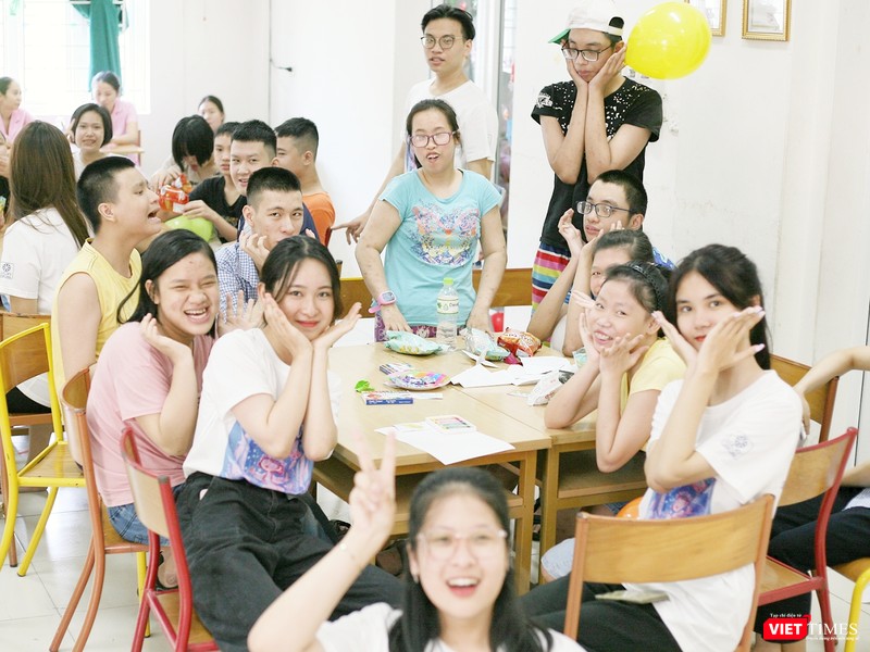 Dự án mang đến nhiều hoạt động thú vị cho các em nhỏ kém may mắn. Dự án mang đến nhiều hoạt động thú vị cho các em nhỏ kém may mắn.