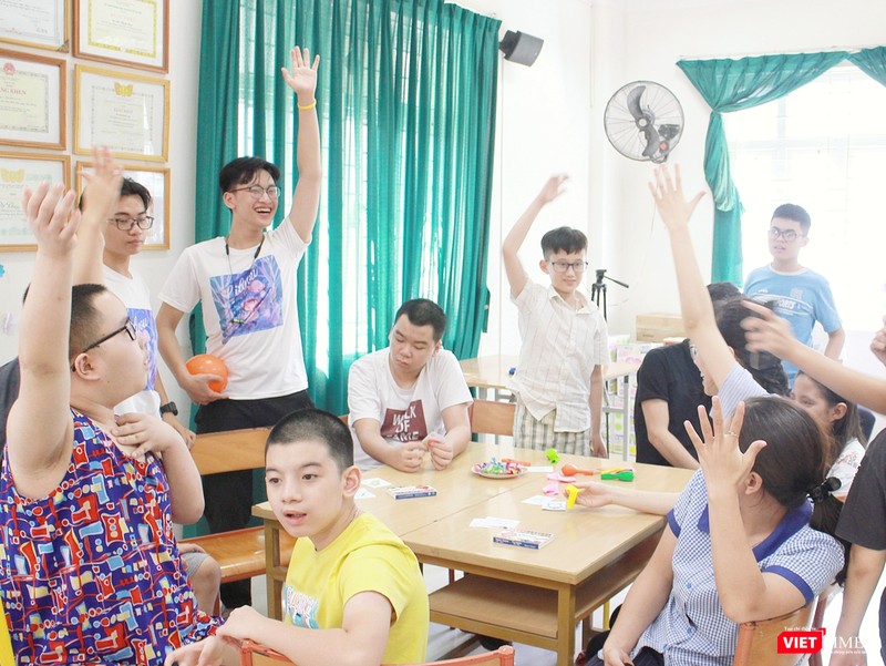 Dự án mang đến nhiều hoạt động thú vị cho các em nhỏ kém may mắn. Dự án mang đến nhiều hoạt động thú vị cho các em nhỏ kém may mắn.