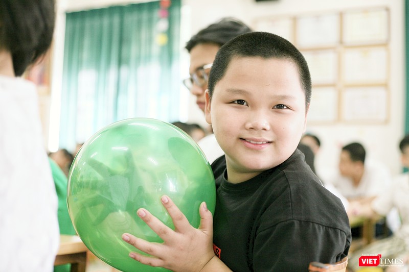 Dự án mang đến nhiều hoạt động thú vị cho các em nhỏ kém may mắn. Dự án mang đến nhiều hoạt động thú vị cho các em nhỏ kém may mắn.