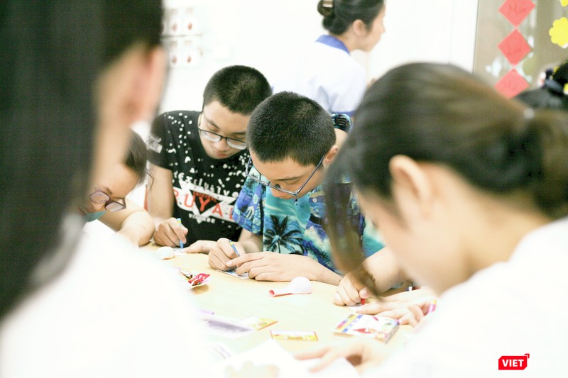 Dự án mang đến nhiều hoạt động thú vị cho các em nhỏ kém may mắn. Dự án mang đến nhiều hoạt động thú vị cho các em nhỏ kém may mắn.