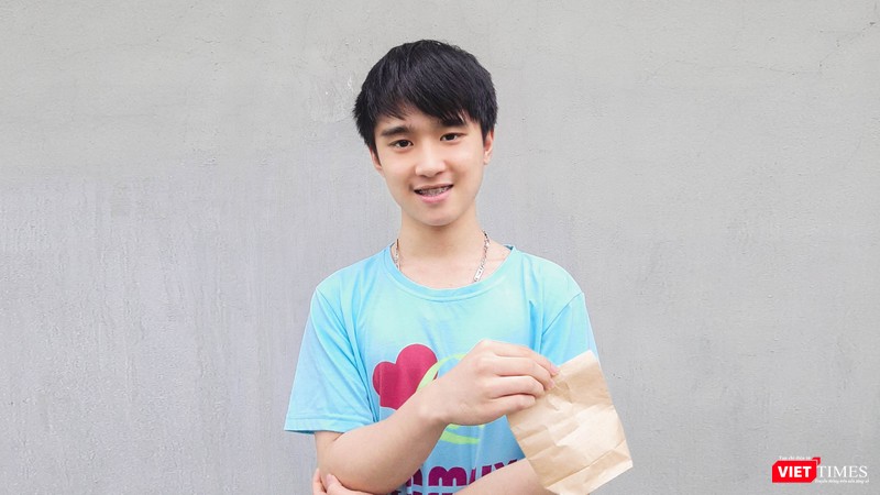 Phùng Quang Huy - học sinh đạt giải Nhì tại sự kiện “Talaria: Bay”.