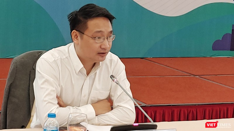 Ông Lê Đức Anh – Giám đốc trung tâm Tin học và Công nghệ số, Cục Thương mại điện tử và Kinh tế số, Bộ Công Thương phát biểu tại sự kiện. Ông Lê Đức Anh – Giám đốc trung tâm Tin học và Công nghệ số, Cục Thương mại điện tử và Kinh tế số, Bộ Công Thương phát biểu tại sự kiện.