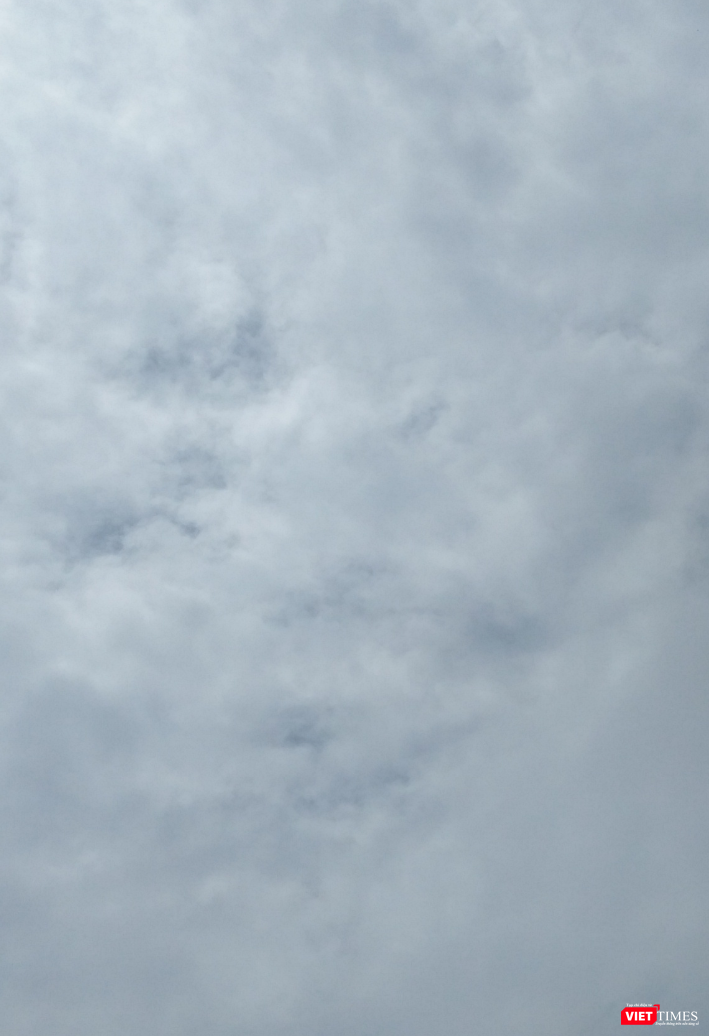 Hình ảnh mây kỳ ảo với cặp mắt rất rõ cùng khuôn mặt gợi nhớ tới thần kỉ Hanuman.