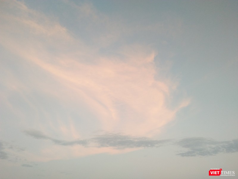 Hình ảnh Long Phụng sánh đôi gần lăng mộ và đền Nội thờ Đức Quốc Tổ Lạc Long Quân tại Bình Đà, Bình Minh, Thanh Oai, Hà Nội.