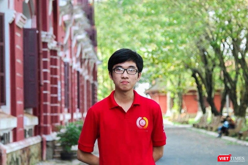 Hồ Việt Đức - học sinh lớp 12, Trường THPT chuyên Quốc học Huế, giành Huy chương Vàng IBO 2020.