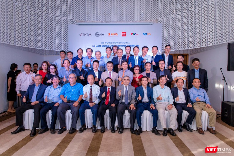 Lãnh đạo các cơ quan nhà nước, các Hội, doanh nghiệp tham gia thảo luận tại sự kiện.