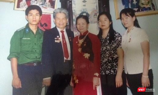 Gia đình ông Duật.