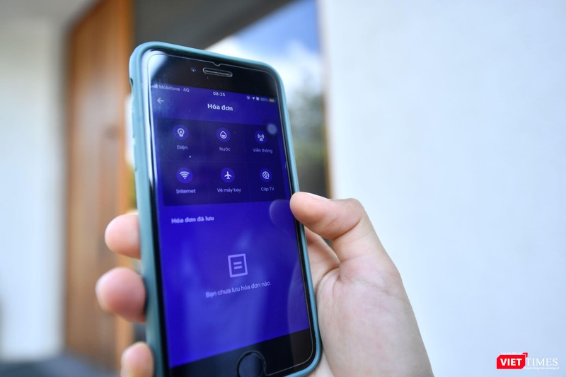 Người dùng có thể sử dụng các tiện ích của ngân hàng ngay trên thiết bị di động.