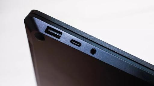 Cổng USB-C thường có mặt trên các mẫu laptop hiện đại. Ảnh: CNET