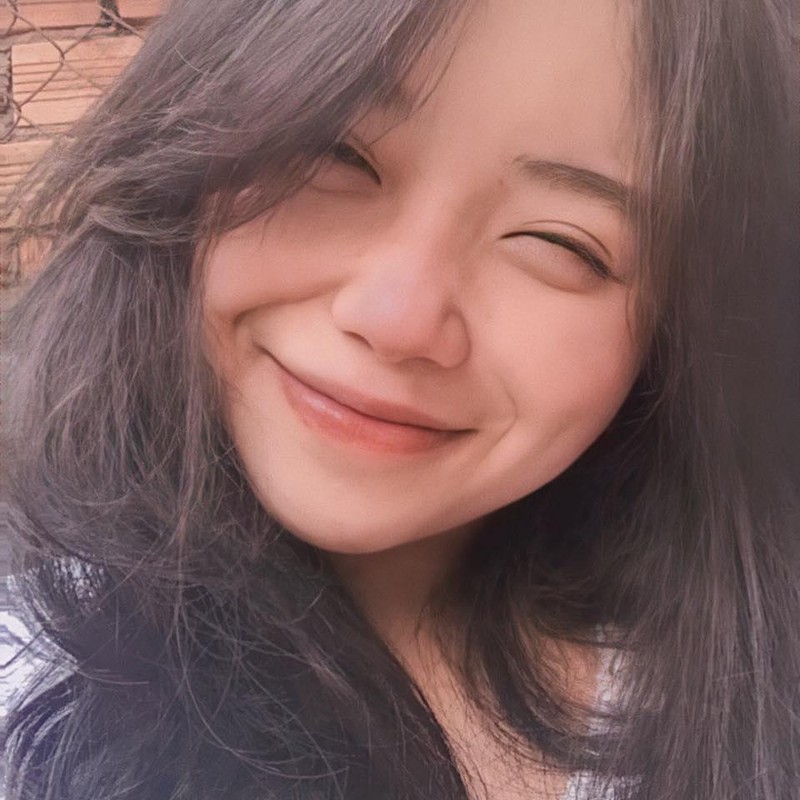 Nữ MC không ngại "khoe" những tấm ảnh cận mặt với thần thái tươi tắn. Ảnh: FB nhân vật.