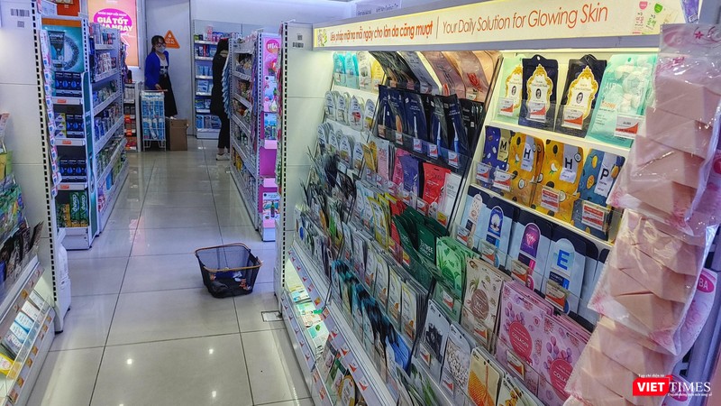 Các phân khúc mỹ phẩm đa dạng, nhiều mẫu mã. Các phân khúc mỹ phẩm đa dạng, nhiều mẫu mã.