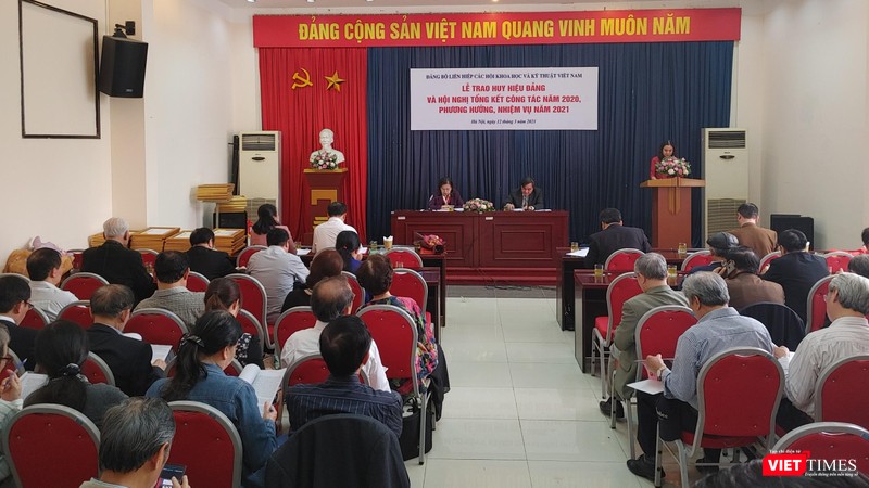 Toàn cảnh hội nghị.